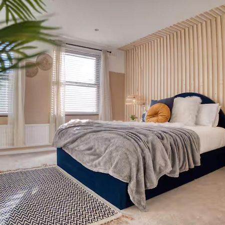 The Zen Den With Hot Tub And Garden Villa Londen Buitenkant foto