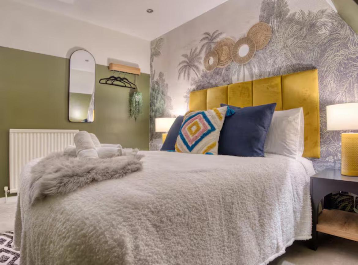 The Zen Den With Hot Tub And Garden Villa Londen Buitenkant foto