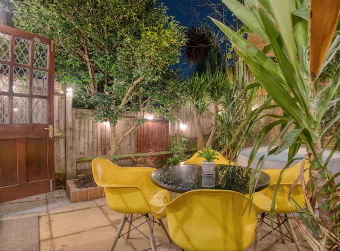 The Zen Den With Hot Tub And Garden Villa Londen Buitenkant foto
