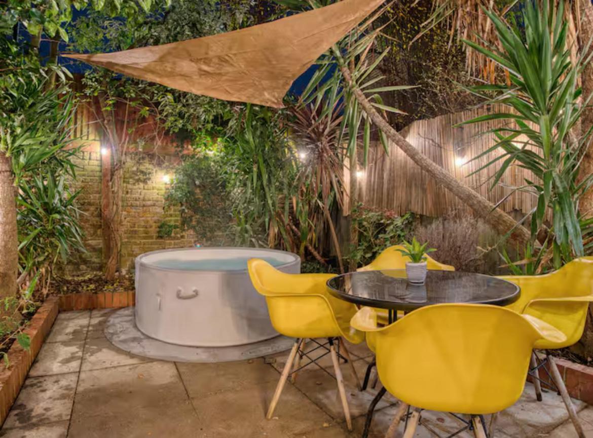 The Zen Den With Hot Tub And Garden Villa Londen Buitenkant foto
